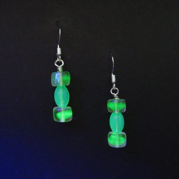 Uranium glass bead earrings - Picture 4 of 14